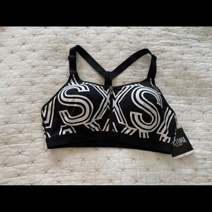 Victoria Secrets bra. New. 36C